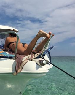 Nives Celzijus feet photo thumbnail