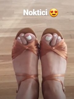 Nives Celzijus feet photo thumbnail