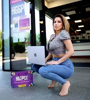 Nives Celzijus feet photo thumbnail