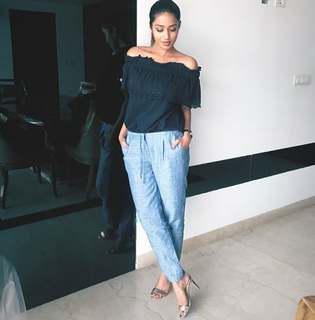 Nivetha Pethuraj feet photo 2
