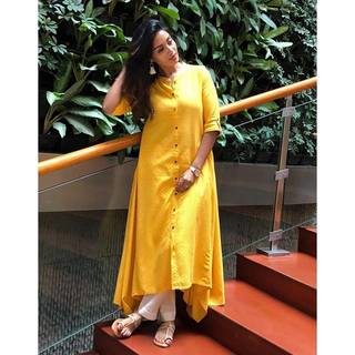 Nivetha Pethuraj feet photo 15