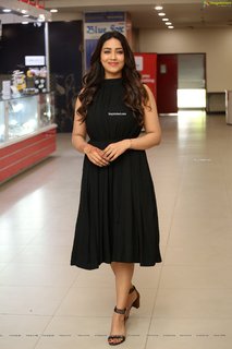 Nivetha Pethuraj feet photo 2