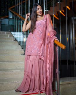Nivetha Pethuraj feet photo 19