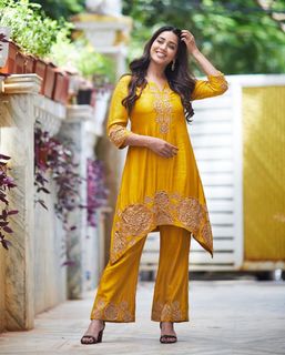 Nivetha Pethuraj feet photo 13