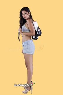 Nivetha Pethuraj feet photo 11