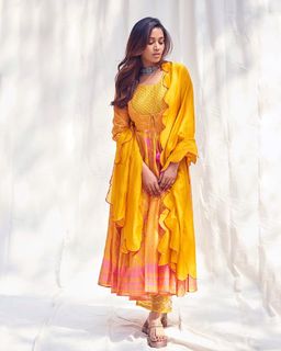 Nivetha Pethuraj feet photo 20