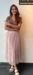 Nivetha Pethuraj feet photo 18