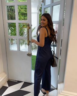 Nivetha Pethuraj feet photo 17