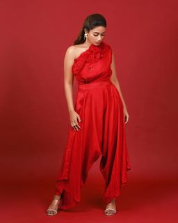 Nivetha Pethuraj feet photo 14