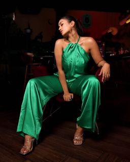 Nivetha Pethuraj feet photo 9