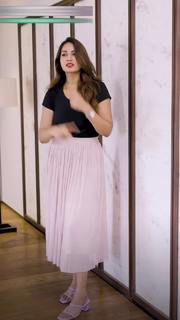 Nivetha Pethuraj feet photo 8