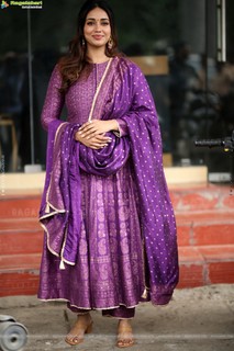 Nivetha Pethuraj feet photo 4
