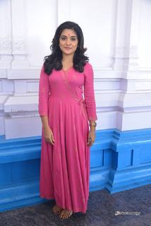 Nivetha Thomas feet photo 1