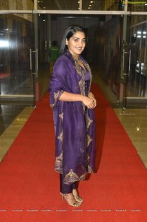 Nivetha Thomas feet photo 2