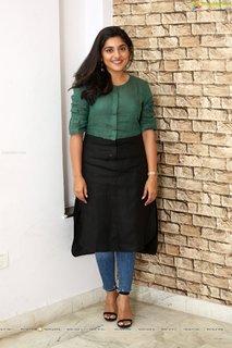Nivetha Thomas feet photo 14
