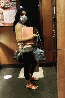 Nivetha Thomas feet photo 20