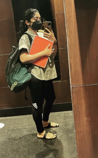 Nivetha Thomas feet photo 19