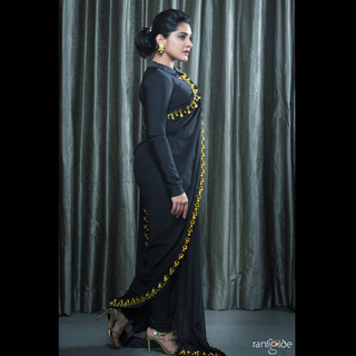 Nivetha Thomas feet photo 12