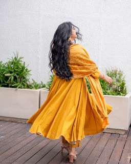 Nivetha Thomas feet photo 2