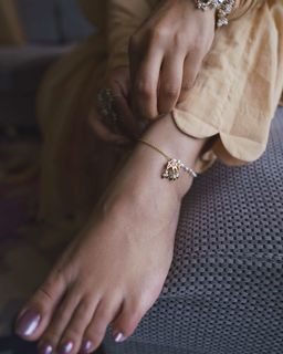 Nivetha Thomas feet photo 1