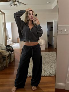 Niykee Heaton feet photo 1