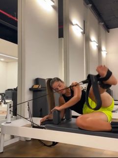 Noa Kirel feet photo thumbnail