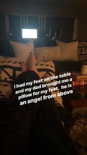 Noah Cyrus feet photo thumbnail