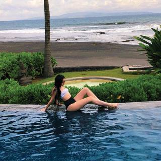 Noah Cyrus feet photo thumbnail