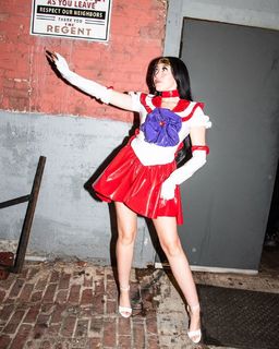 Noah Cyrus feet photo thumbnail