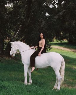 Noah Cyrus feet photo thumbnail