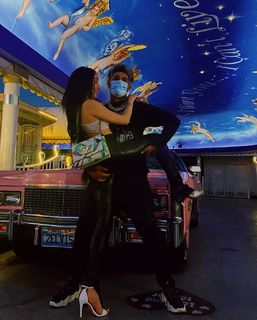 Noah Cyrus feet photo thumbnail