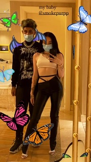 Noah Cyrus feet photo thumbnail