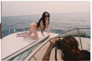 Noah Cyrus feet photo thumbnail