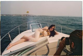 Noah Cyrus feet photo thumbnail