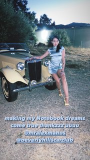 Noah Cyrus feet photo thumbnail