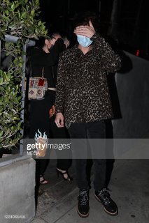 Noah Cyrus feet photo thumbnail