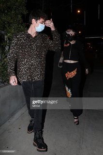 Noah Cyrus feet photo thumbnail