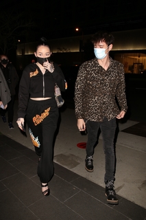 Noah Cyrus feet photo thumbnail