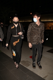 Noah Cyrus feet photo thumbnail