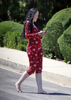 Noah Cyrus feet photo thumbnail