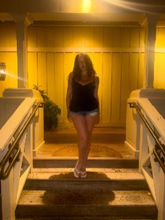 Noah Cyrus feet photo 4