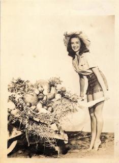 Noel Neill feet photo 10