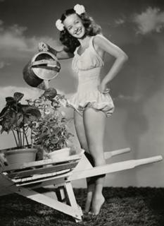 Noel Neill feet photo 8