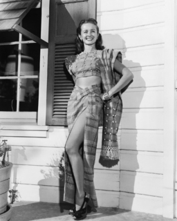 Noel Neill feet photo 4