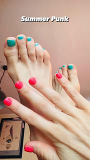 Noemi feet photo 2