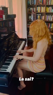 Noemi feet photo 1