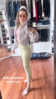 Noemi feet photo 10