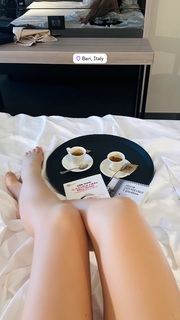 Noemi feet photo 8