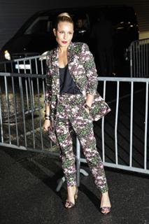 Noomi Rapace feet photo thumbnail