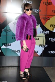 Noomi Rapace feet photo thumbnail